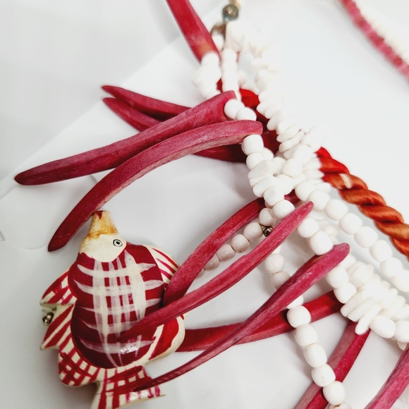 Puka Sea Shell Bead & Chip Dyed Red Coconut Painted Fish Necklace Surfer Island - Picture 4 of 8